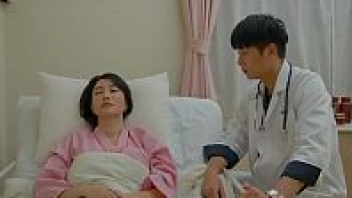 หนังอาร์เกาหลี Risque Hospital 2019 หมอหนุ่มโอปป้าแอบเย็ดคนไข้ที่เป็นแฟนของรุ่นพี่ เอาหีตอนติดเตียงรอบเดียว ถึงกับต้องนัดเย็ดต่อที่บ้าน